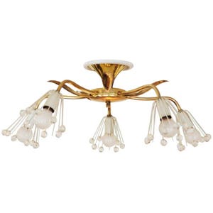 Op de afbeelding: Een messing plafondlamp met vijf armen, die elk eindigen in een cluster van heldere glazen bollen. De lamp heeft een witte plafondplaat en een gouden afwerking.