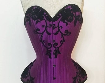 Overbust corset with velvet lace