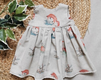 Woodland - Fuchs und Hase, Baumwoll-Leinen Print Kleid. 0-6 Jahre.