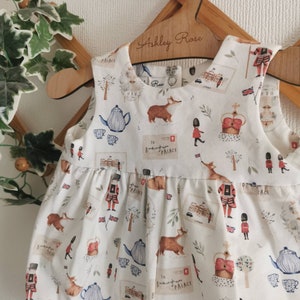 British, London, Queen Print cotton Jersey Romper. 0-6 years. image 4