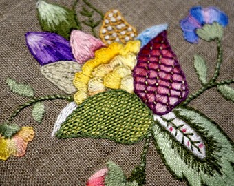 Linen clutch, embroidered hand jacobėen pattern