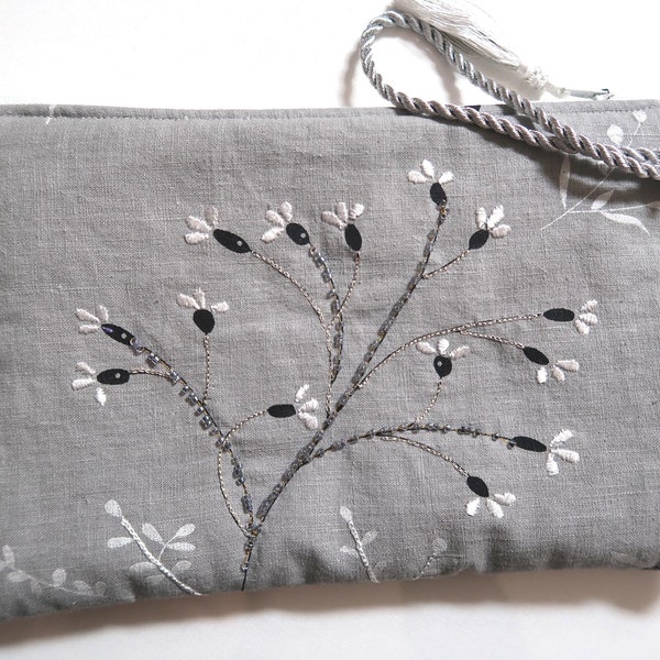 Soft zipped pouch in printed linen and velvet, unique gift idea, hand embroidered and beaded, floral pattern