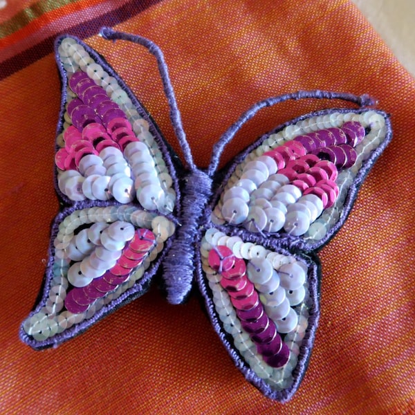 Broche brodée papillon paillettes, idée cadeau Maman, exemplaire unique fait main