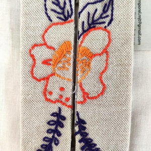 Etui à mouchoirs lin broderie main idée cadeau lui ou elle unique exemplaire sac voiture poche arrière motif floral