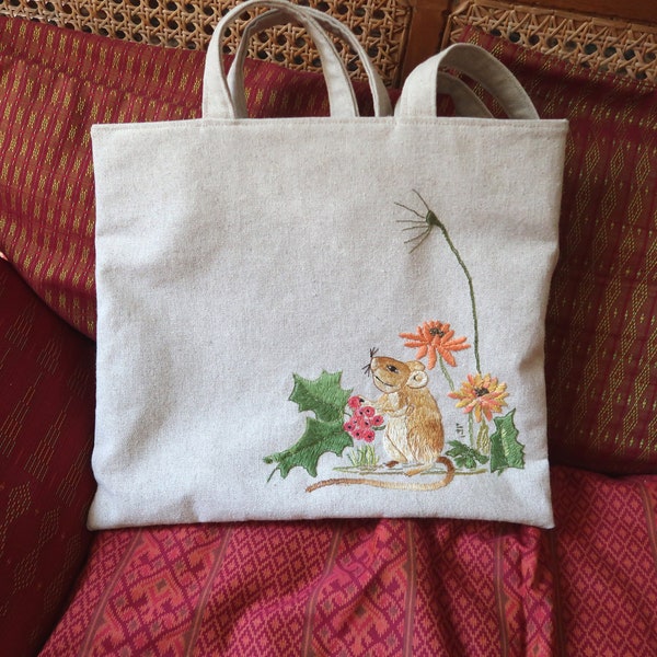 Petit sac porté épaule, lin  brodé main, motif conte de fée « Souris »