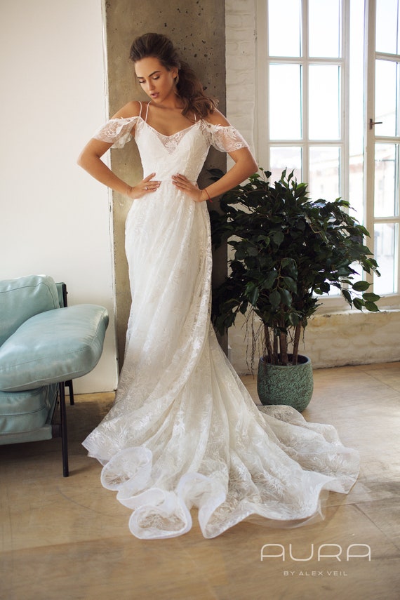 stunning lace wedding dresses