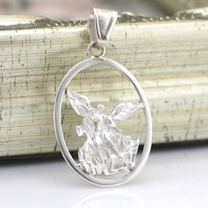 聖ミカエル大天使ネックレス、スターリングシルバー聖ミカエルネックレス、シルバー聖ミカエルオーバルネックレス、ミディアム聖ミカエルメダル