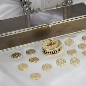 Boîte de mariage traditionnelle Arras avec 13 pièces de mariage, boîte en plaqué or et plateau Arras, pièces de l'unité de mariage dans une élégante boîte en métal