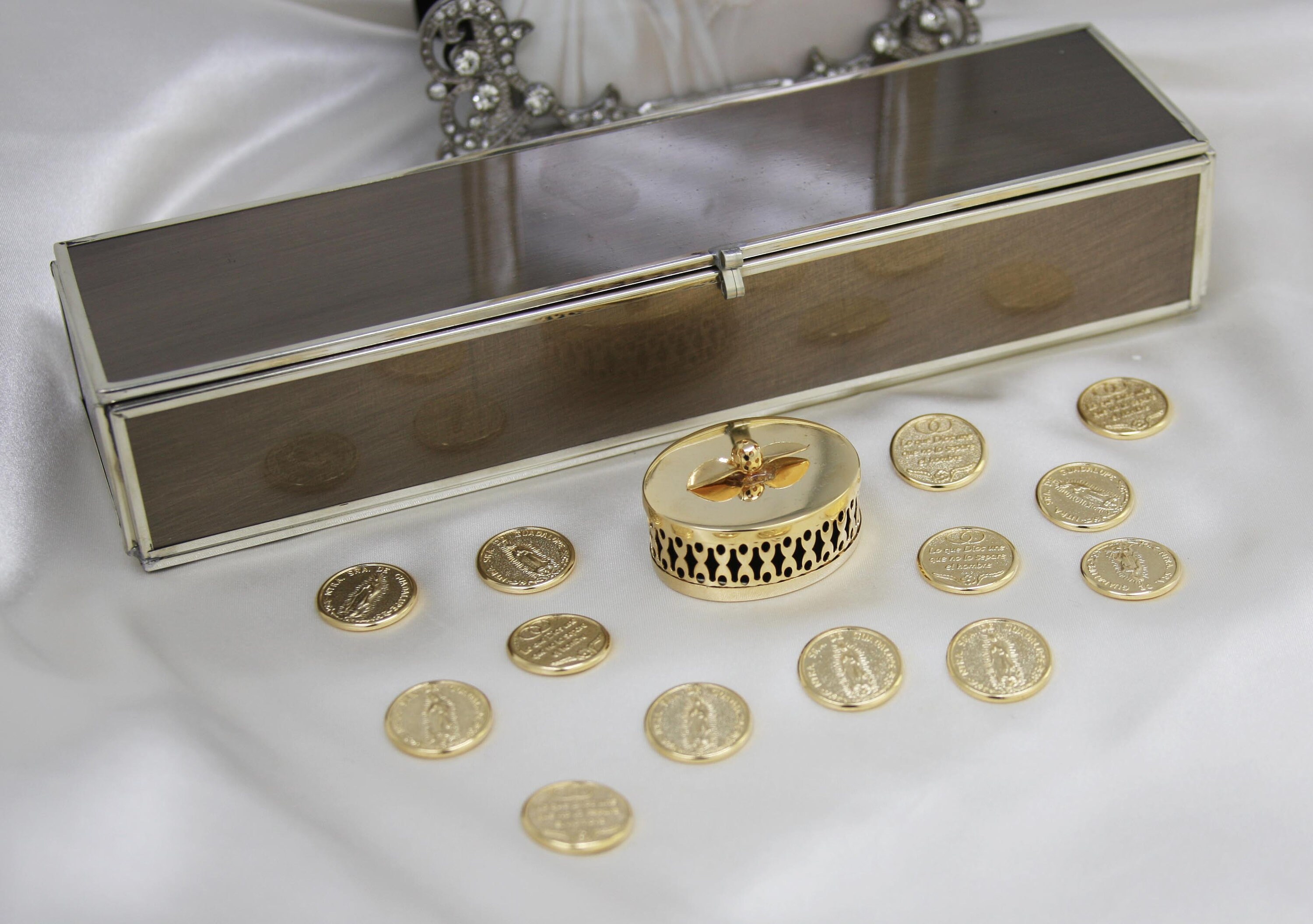 Wedding Traditional Arras Box with 13 Coins Wedding, Gold Plate Box and Tray Arras Set, Wedding Unity Coins in Elegant in Metal Box