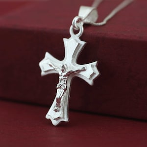 Sterling Silver Cross Necklace, Small Medieval Cross Necklace, Crucifix Cross Pendant, Small Silver Cross Necklace, Silver Crucifix Necklace