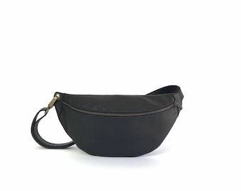 Black leather fanny pack, unisex classic leather fanny pack, artisan black crossbody fanny pack, minimalist leather hip bag, elegant travel bag