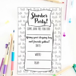 Może przedstawiać: Czarno-biała drukowalna zaproszenie na imprezę w piżamach z tekstem "Slumber Party! Dołącz do zabawy dla: Zabierz ze sobą śpiwór i ulubioną poduszkę! Data: Gdzie: RSVP:"