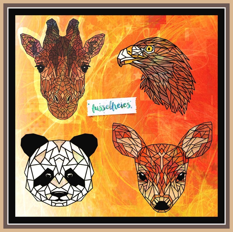 K&ouml;nnte beinhalten: Eine digitale Illustration von vier Tieren: einer Giraffe, einem Adler, einem Panda und einem Reh. Die Tiere sind alle in einem geometrischen Stil dargestellt, wobei ihre K&ouml;rper aus vielen kleinen Dreiecken bestehen. Der Hintergrund ist in leuchtenden Orange- und Gelbt&ouml;nen gehalten.
