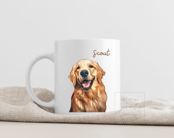 Könnte beinhalten: Weiße Keramiktasse mit einer Illustration eines Golden Retrievers und dem Namen "Scout" in brauner Schrift. Das Porträt des Hundes ist detailliert, mit einem fröhlichen Ausdruck. Die Tasse steht auf einem neutralfarbenen Stoff.