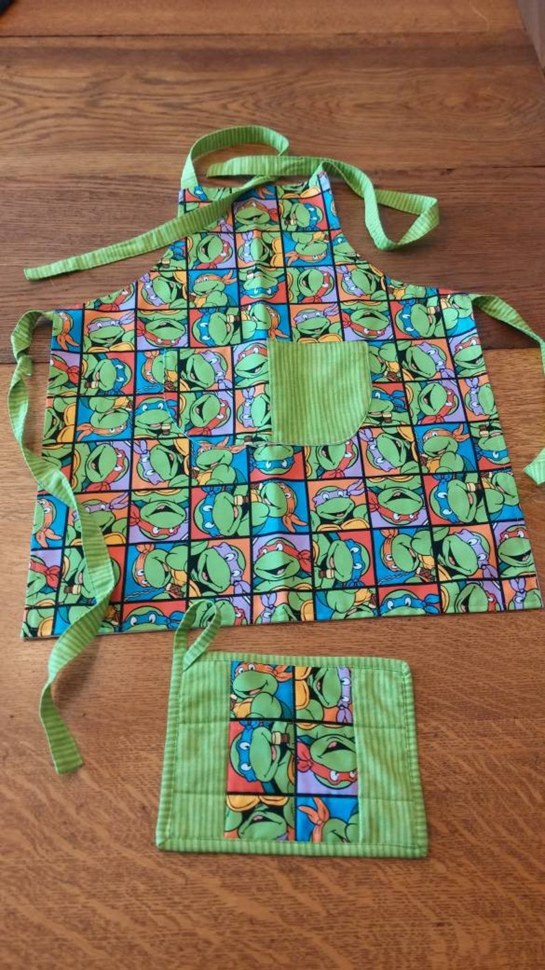Lined Sizes 2T to 6T Child/'s Teenage Mutant Ninja Turtles apron washable adjustable ties !8 wide by 20 tall plus ties.