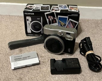 Fujifilm INSTAX Mini 90 Neo Classic Instant Camera – Black – in 