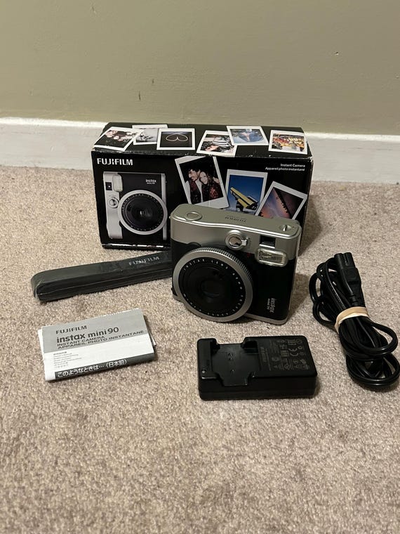 カメラ instax mini90 NEO CLASSIC