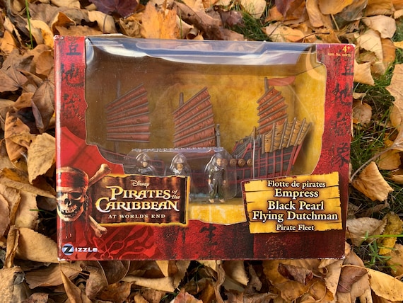 Disney Pirates of the Caribbean 貯金箱 Pirates of the Caribbean At World's End Treasure Chest and