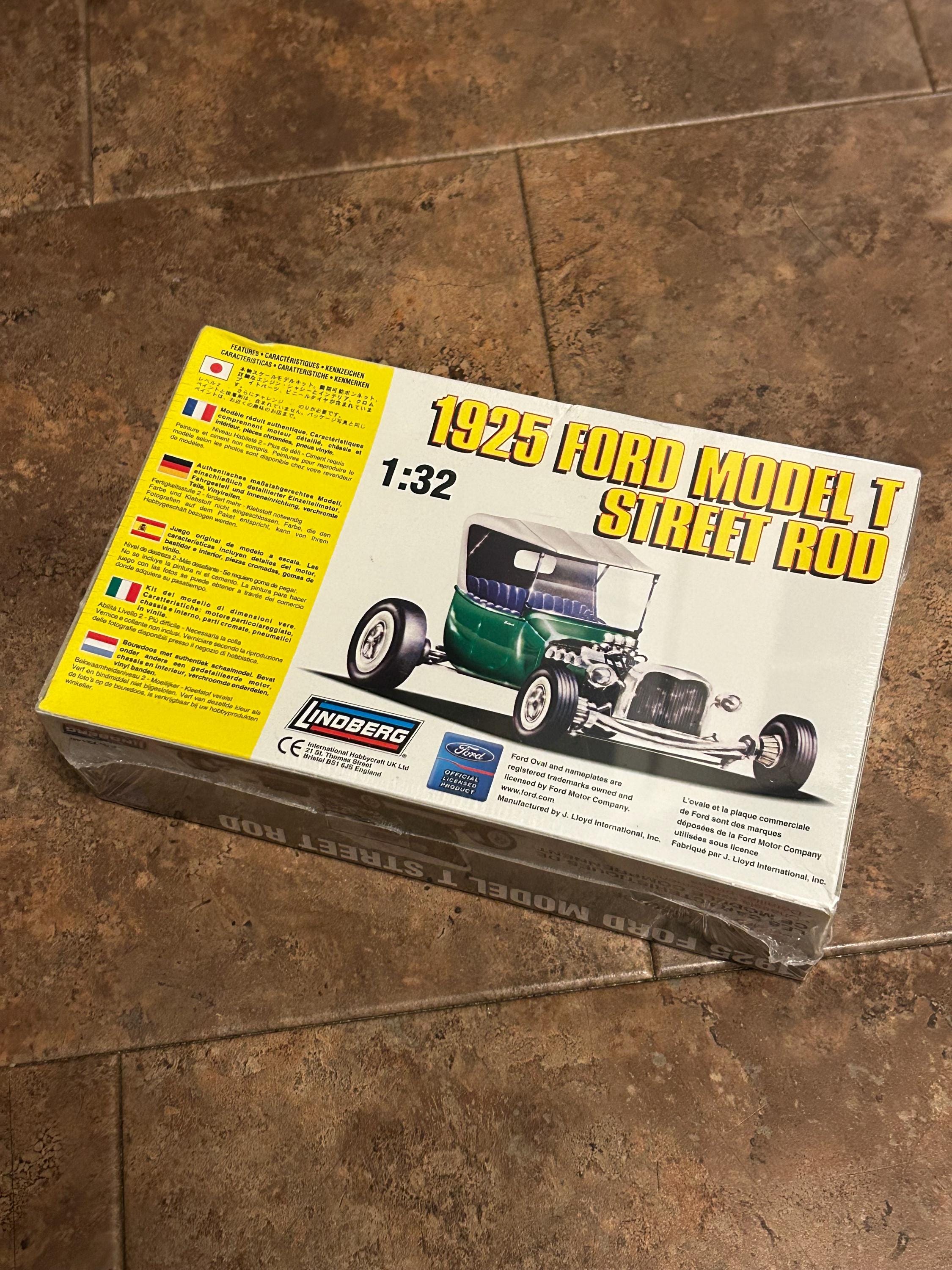 Lindberg 1925 Fordmodel T Street Rod 1/32 Scale Model Kit | Sealed