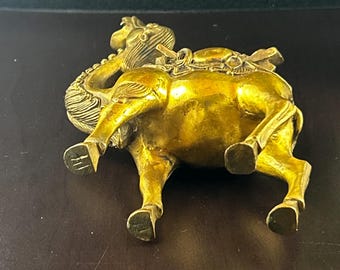 ヴィンテージの真鍮製ラクダの置物 - 高さ6インチの装飾的な真鍮製動物
