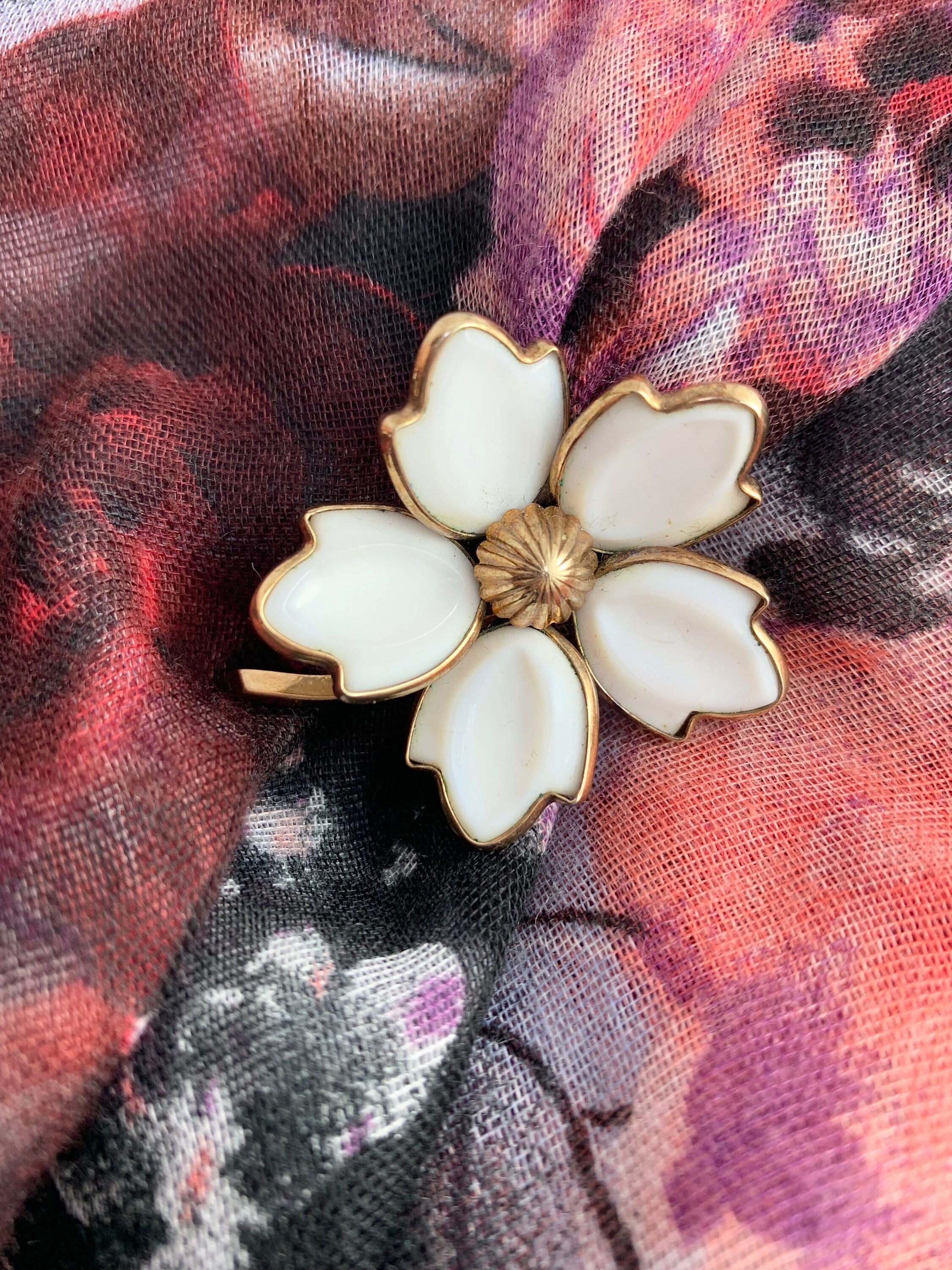 Vintage Trifari Gold Tone White Poured Milk Glass Floral