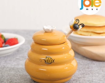 Joie Mini Honey Pot and Dipper Bee Mini Ceramic Pot with Wood Honey Dipper. NEW