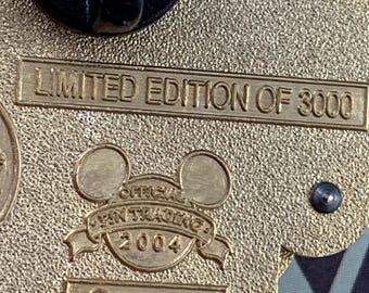 Disney WDW MGM 2004 Merry Christmas Swivel Trading Pin - Mickey