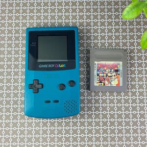 Nintendo Gameboy GBC couleur bleu sarcelle CGB-001 avec Dr. Mario.