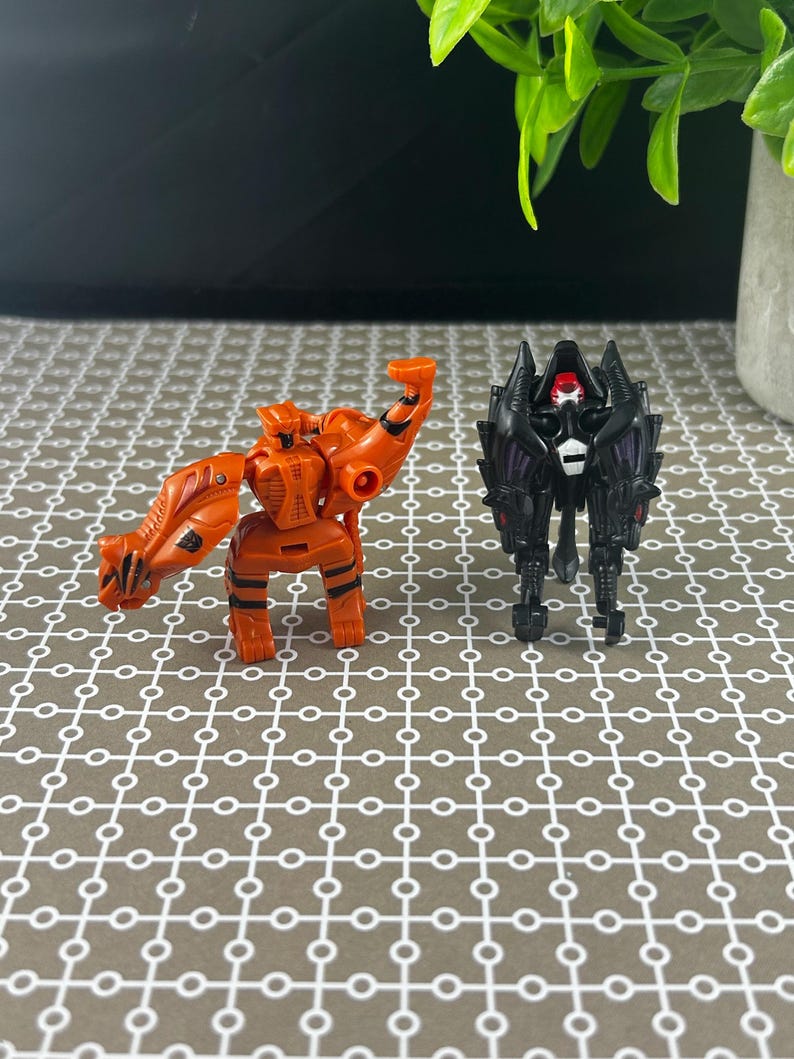 Classics Predator Attack Team Transformers – Overbite & Snarl ...