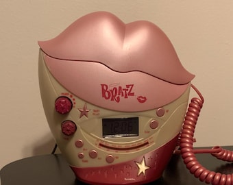 Vintage 2005 Bratz Lips Phone Radio Clock Combo – Iconic Y2K Pink MGA Collectible