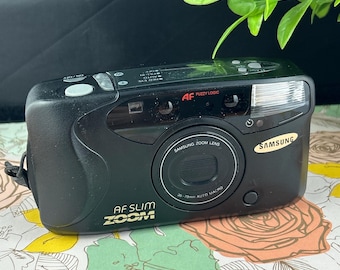 Samsung AF Slim Zoom 35mm Film Camera – Compact & Versatile 90s