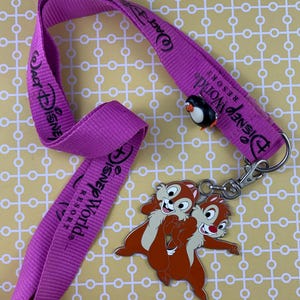 Disney World Resorts Trading Pin Lanyard Pink/Purple  – 2005 Chip &#39;n Dale Medallion!