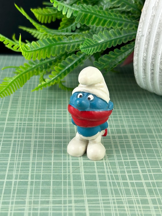 Winter Smurf With Red Scarf Figure 20004 – Vintage 1969 Schleich