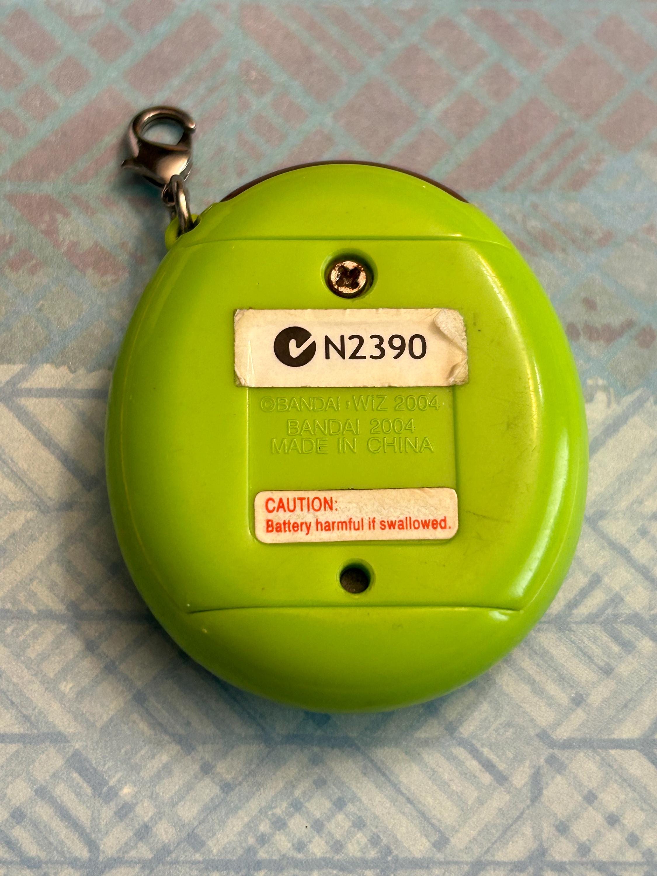 2004 Tamagotchi Connection V2 Original Green With Flowers 2004 Tamagotchi Connection V2 Original Green With Flowers