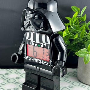 ダースベイダー目覚まし時計 LEGO スター・ウォーズ ダース・ベイダー ミニフィギュア 目覚まし時計