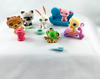 Littlest Pet Shop 6 Piece Lot Rabbit #3, Duck #51, Dog #117, Cat #60, Frog #50, Mouse #632 and Some Accessories