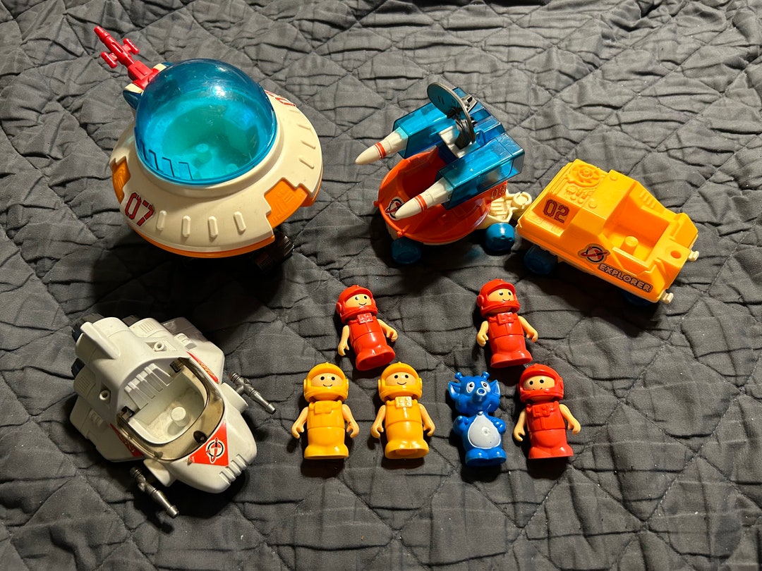 Vintage 1984 Fisher Price Little People Space Station Astronauts Alien Ships Etsy