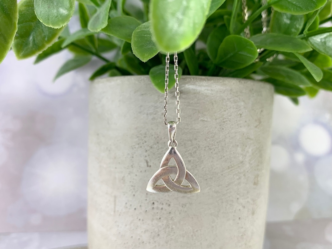 Sterling Silver 925 Solvar Trinity Knot Celtic on Livior Italy Chain