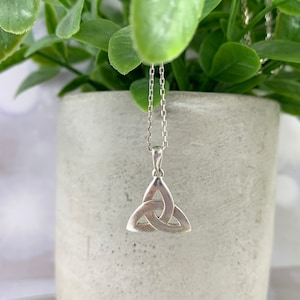 Sterling Silver 925 Solvar Trinity Knot Celtic on Livior Italy Chain Necklace