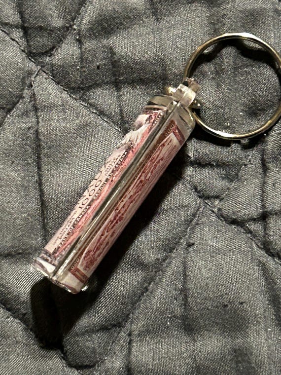 Vintage Canadian 1000 Dollar Bill Novelty Keychain – Queen