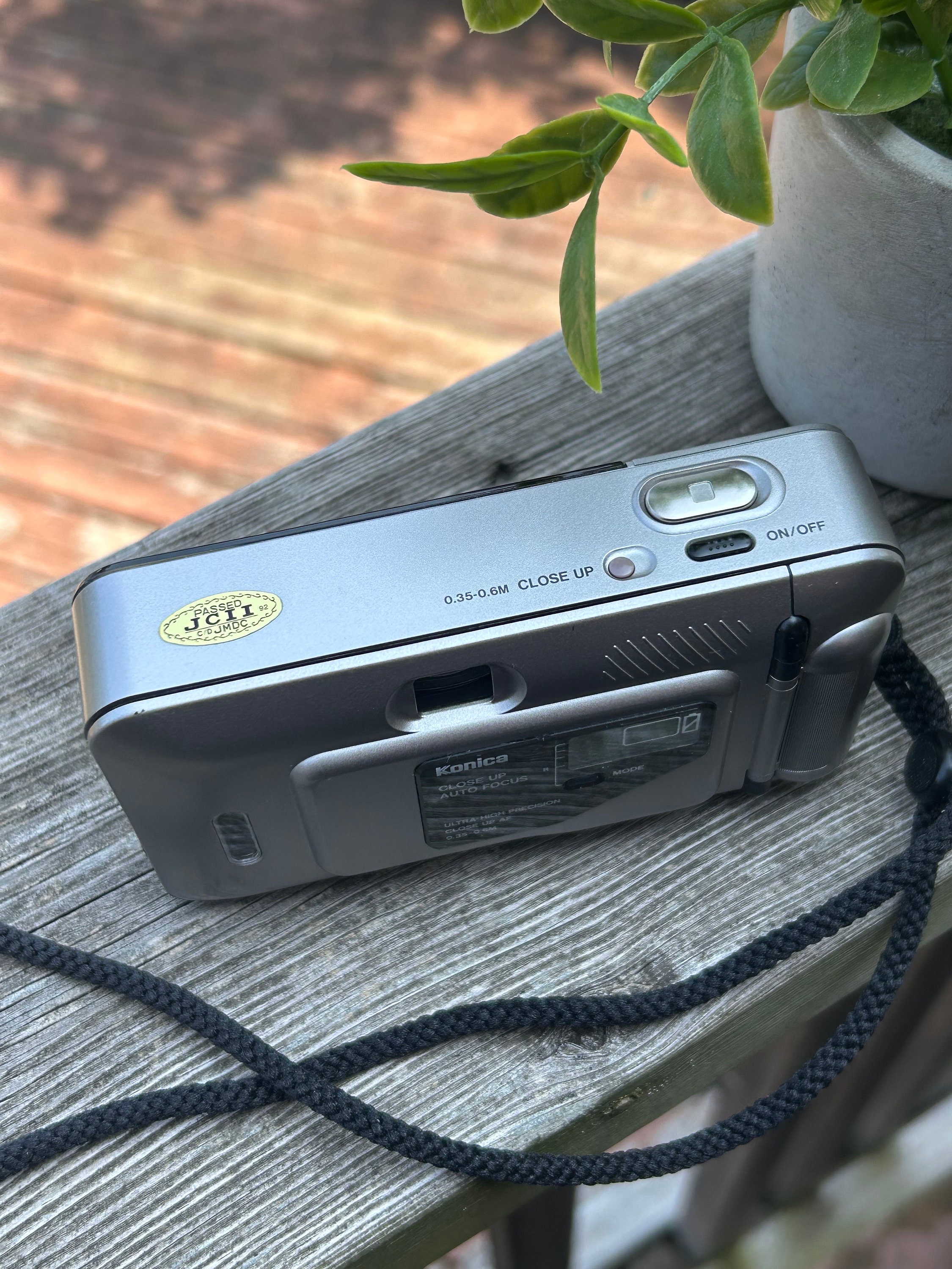 コニカA4コンパクト35mmコンパクトフィルムカメラ。新品同様、動作良好