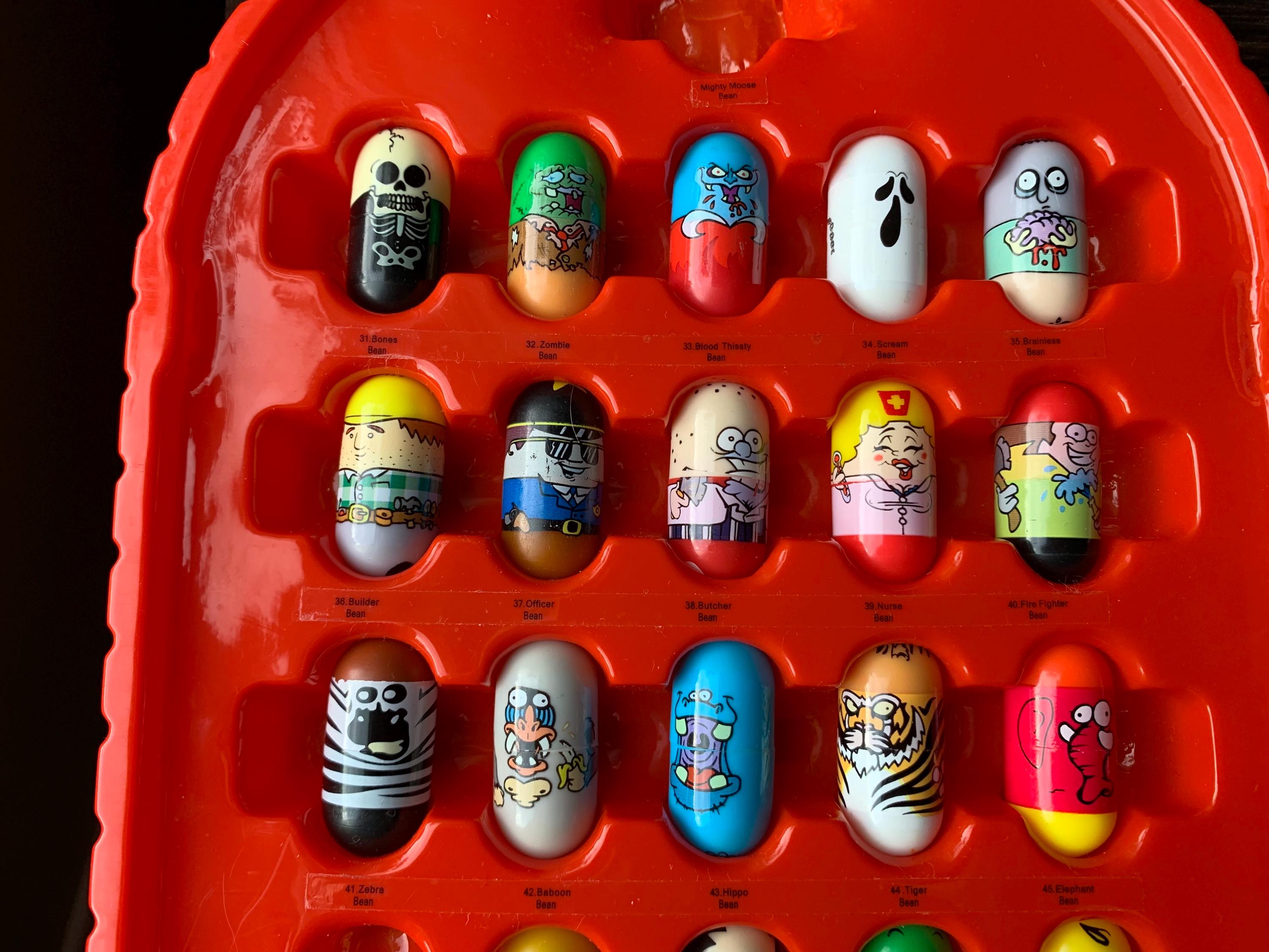 Moose Mighty Beanz - Series 1 - in Carrying Case - Almost Compete