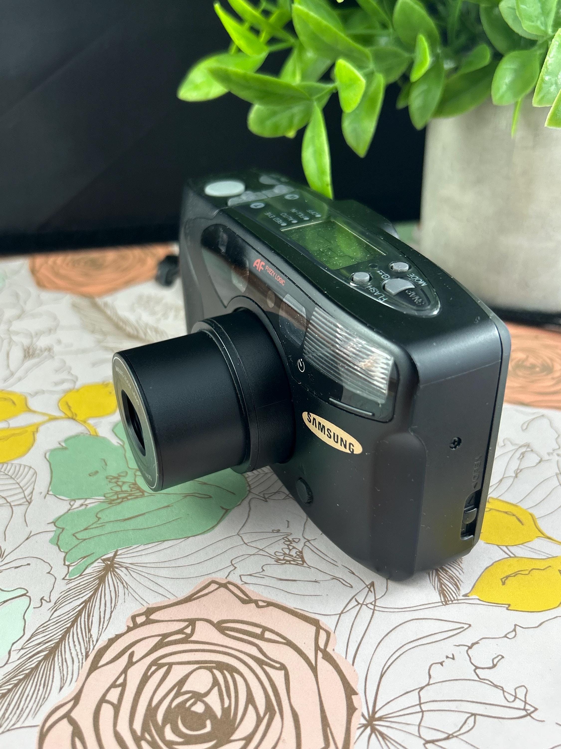 Samsung AF Slim Zoom 35mm Film Camera – Compact & Versatile 90s