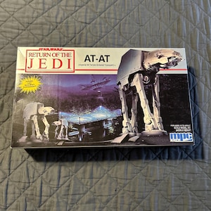 Maquette AT-AT Star Wars Le Retour du Jedi - NOUVEAU boîte ouverte. Terminé