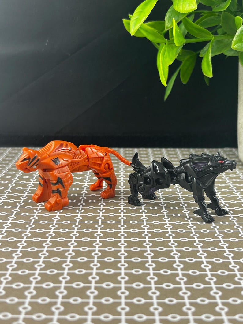 Classics Predator Attack Team Transformers – Overbite & Snarl ...