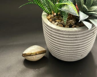Vintage 19th c. French Shell Mother of Pearl Shell Trinket, Pill or Engagement, Wedding Ring Box