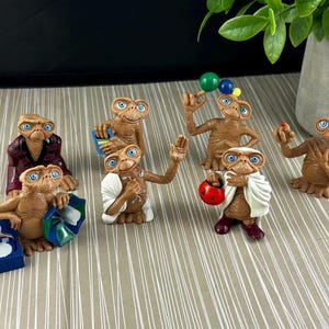 E.T. The Extra-Terrestrial Figures Lot 2002 Universal Studios. 7 PVC Figures Lot