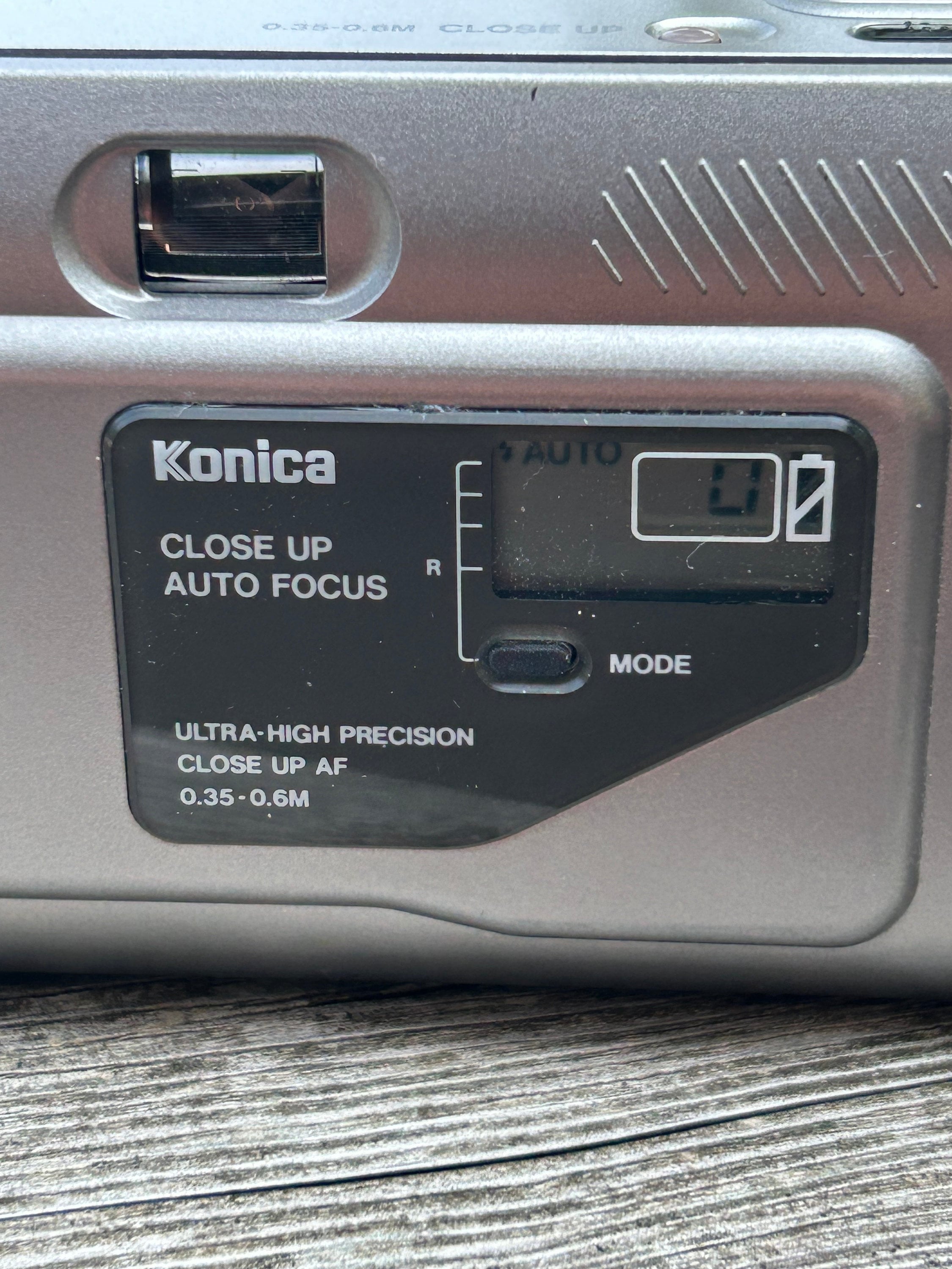 コニカA4コンパクト35mmコンパクトフィルムカメラ。新品同様、動作良好