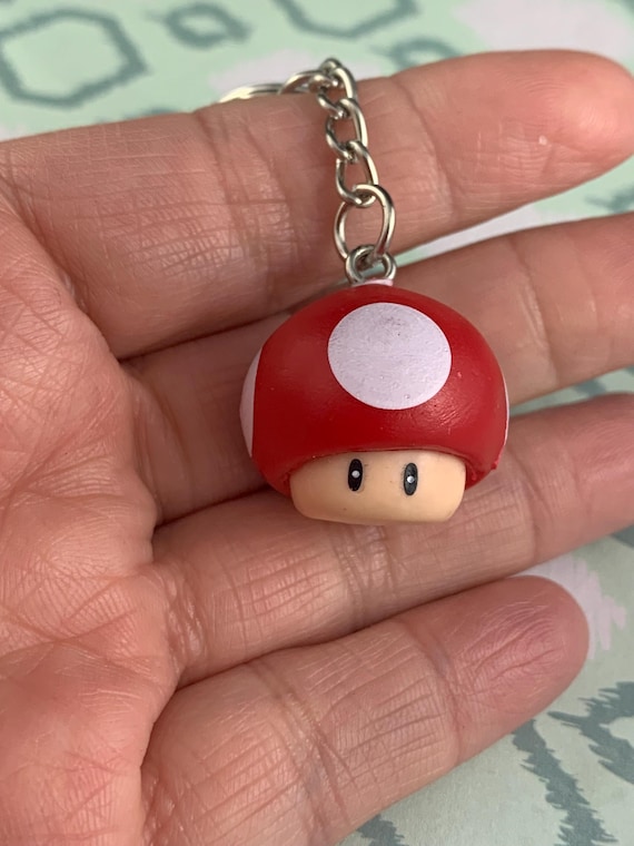 赤いマリオキノコキーチェーンバックパックチャーム - アップサイクル