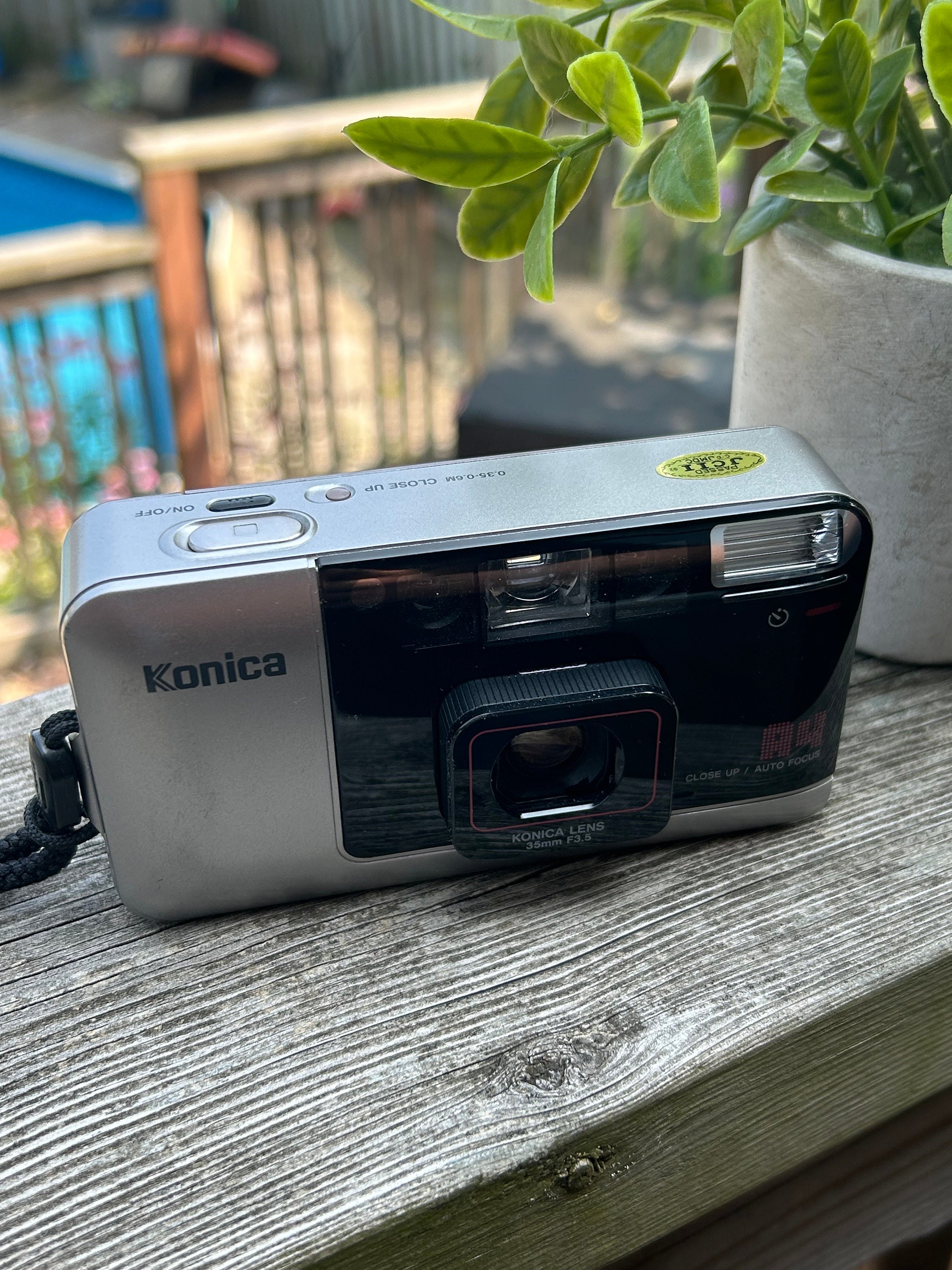 コニカA4コンパクト35mmコンパクトフィルムカメラ。新品同様、動作良好